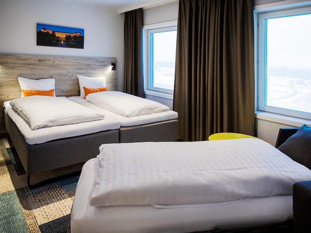 dubbelrum med extra långa sängar på arenahotellet