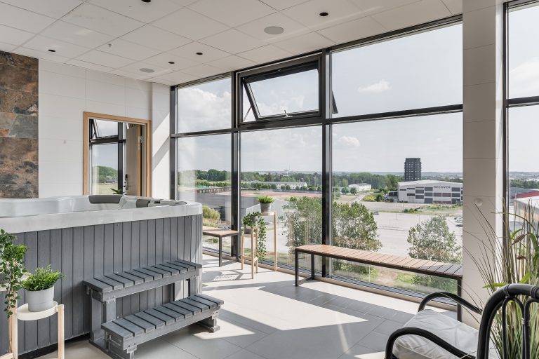 Relaxen och jacuzzi på arenahotellet